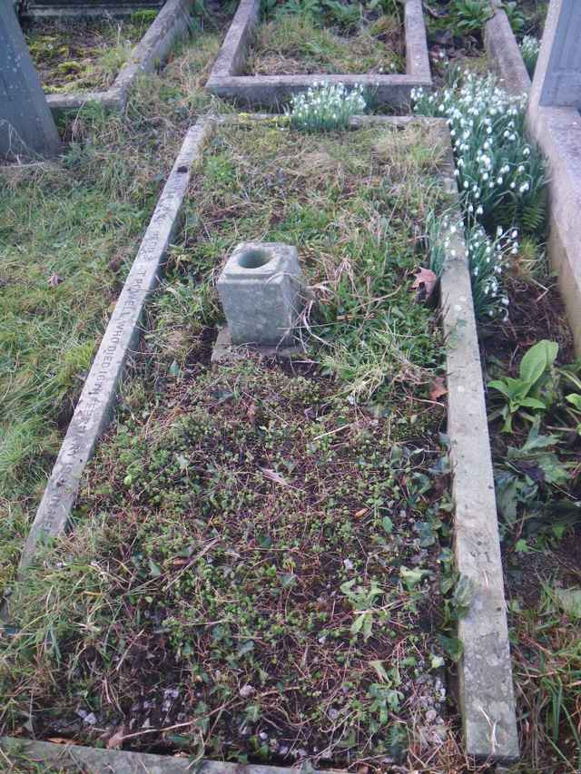 Image of headstone. Full inscription, if known, accompanying. Click for a larger view.