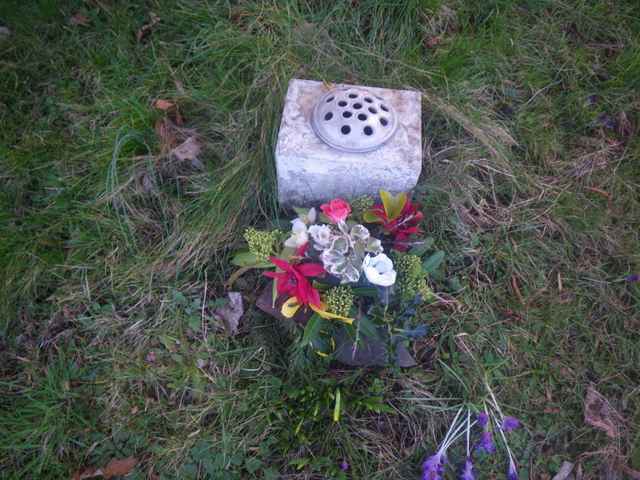 Image of headstone. Full inscription, if known, accompanying. Click for a larger view.