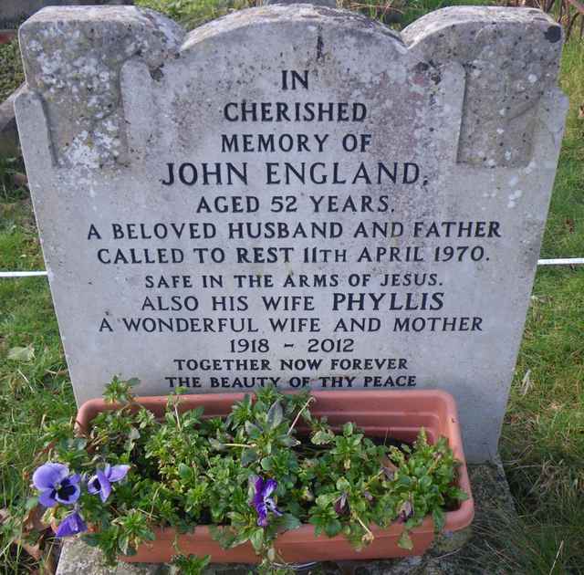 Image of headstone. Full inscription, if known, accompanying. Click for a larger view.