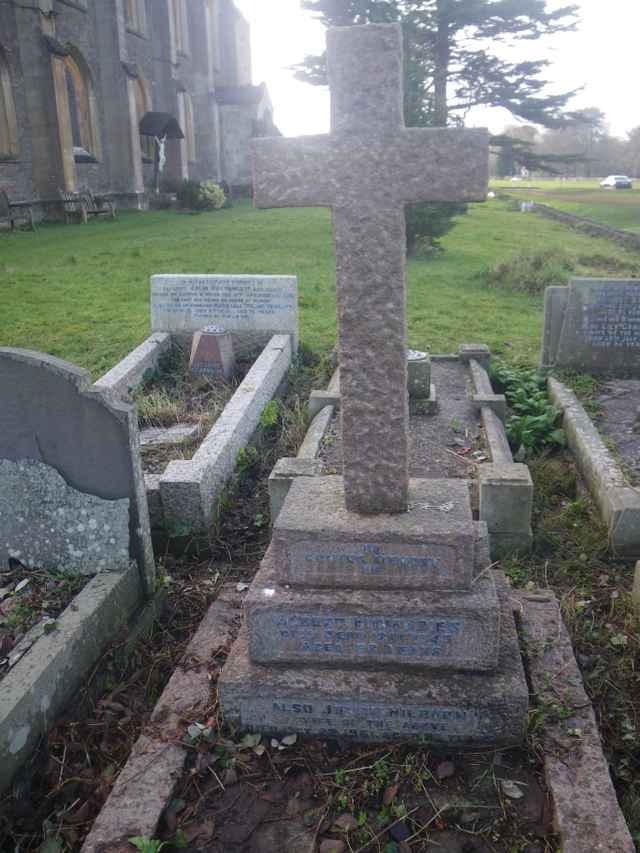 Image of headstone. Full inscription, if known, accompanying. Click for a larger view.