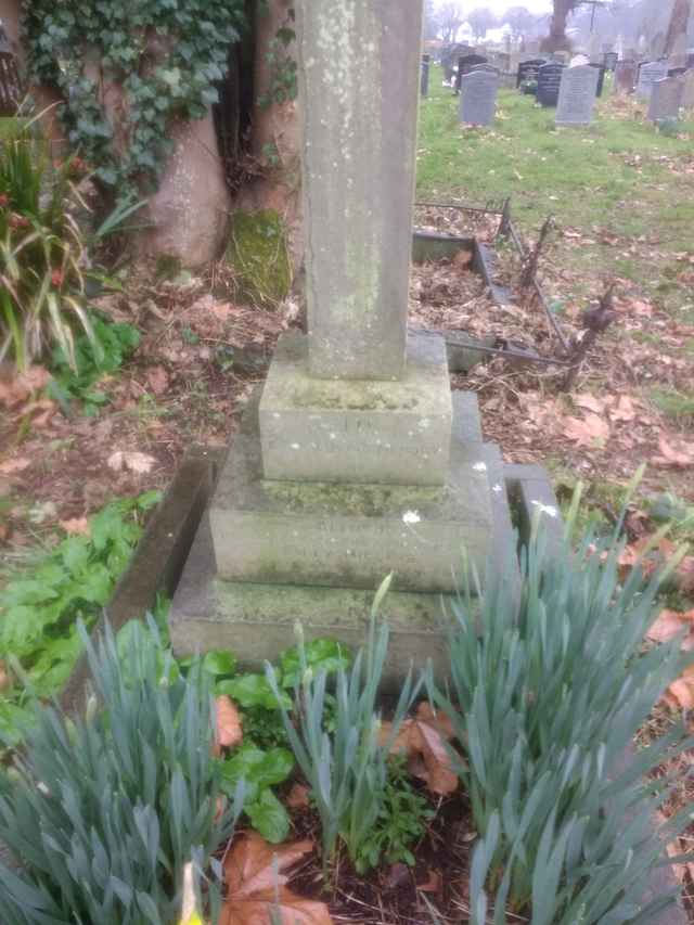 Image of headstone. Full inscription, if known, accompanying. Click for a larger view.