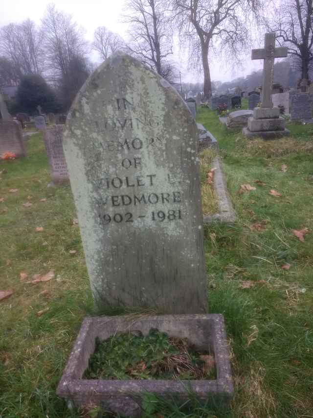 Image of headstone. Full inscription, if known, accompanying. Click for a larger view.