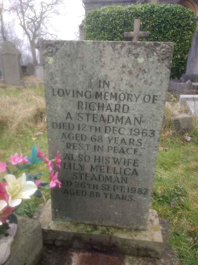 Image of headstone. Full inscription, if known, accompanying. Click for a larger view.