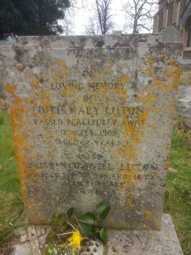 Image of headstone. Full inscription, if known, accompanying. Click for a larger view.