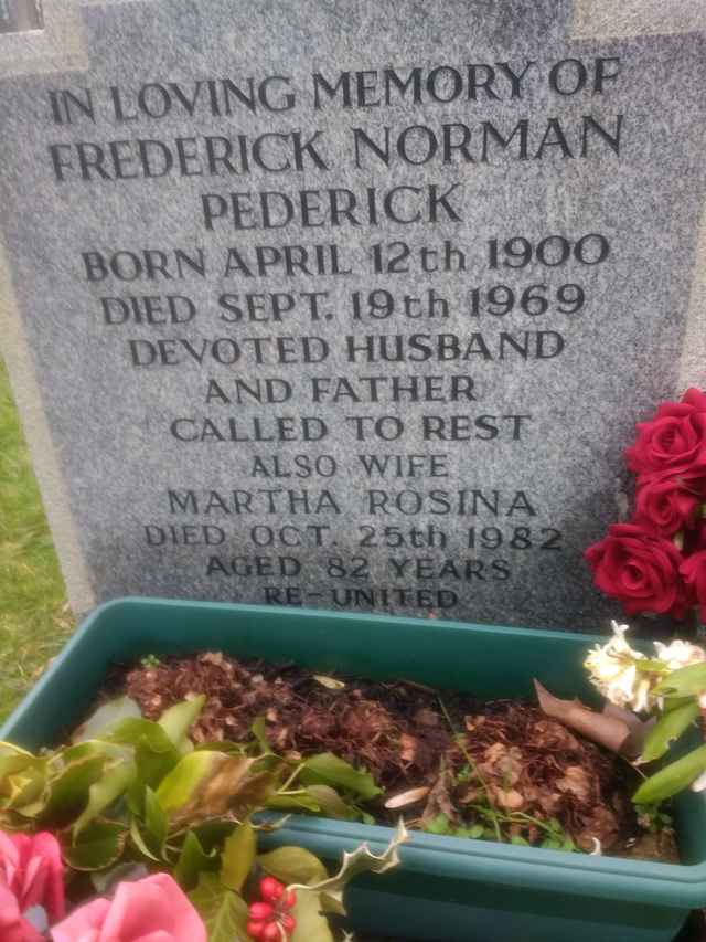 Image of headstone. Full inscription, if known, accompanying. Click for a larger view.