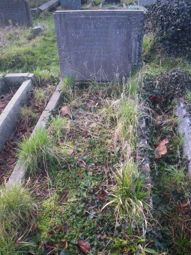 Image of headstone. Full inscription, if known, accompanying. Click for a larger view.