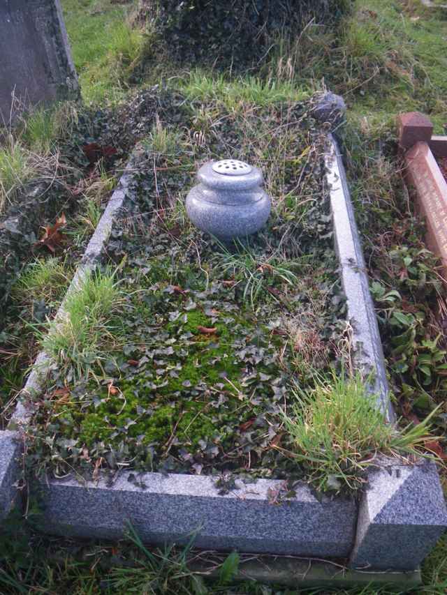 Image of headstone. Full inscription, if known, accompanying. Click for a larger view.