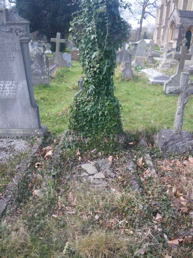 Image of headstone. Full inscription, if known, accompanying. Click for a larger view.