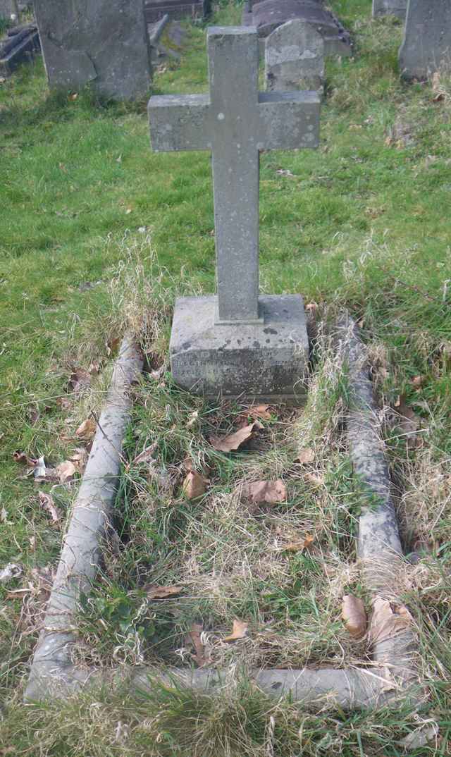 Image of headstone. Full inscription, if known, accompanying. Click for a larger view.