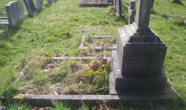 Image of headstone. Full inscription, if known, accompanying. Click for a larger view.