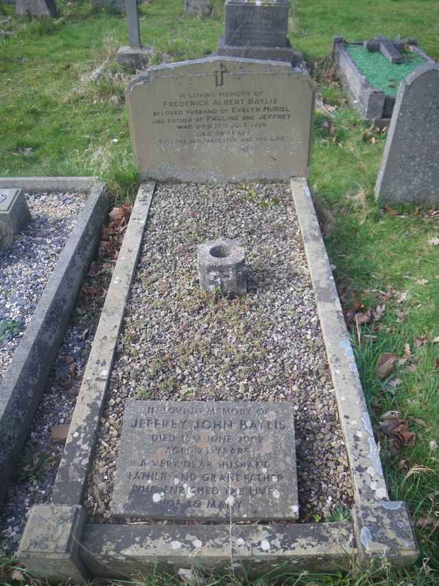 Image of headstone. Full inscription, if known, accompanying. Click for a larger view.