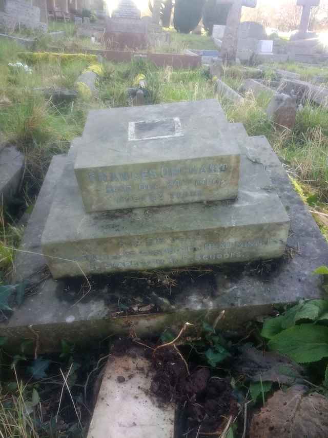 Image of headstone. Full inscription, if known, accompanying. Click for a larger view.