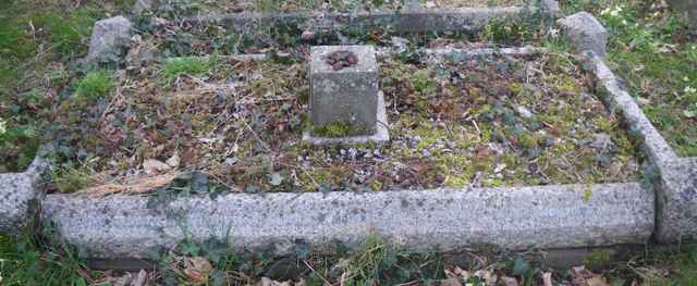 Image of headstone. Full inscription, if known, accompanying. Click for a larger view.