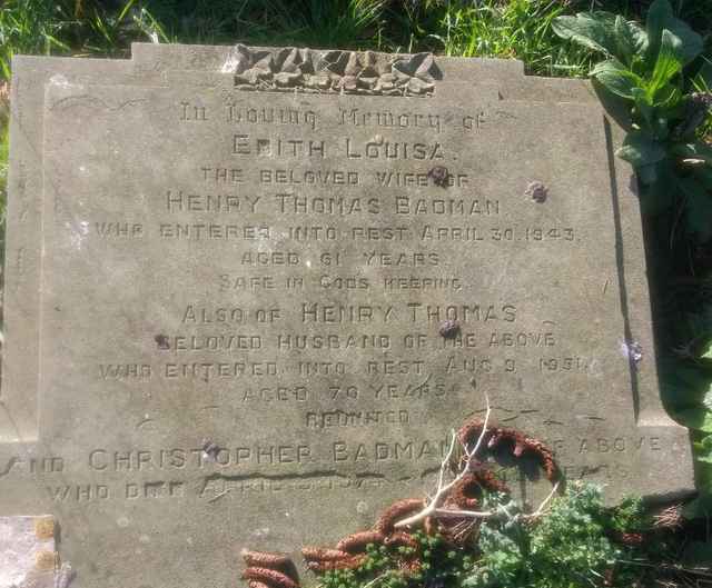 Image of headstone. Full inscription, if known, accompanying. Click for a larger view.