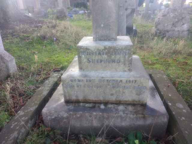 Image of headstone. Full inscription, if known, accompanying. Click for a larger view.