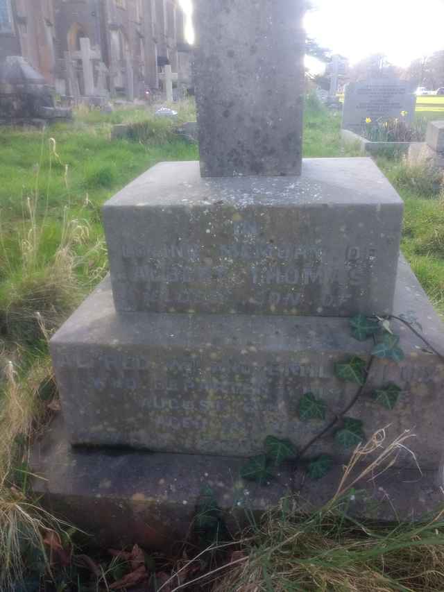 Image of headstone. Full inscription, if known, accompanying. Click for a larger view.