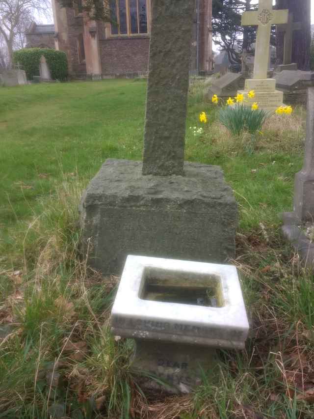 Image of headstone. Full inscription, if known, accompanying. Click for a larger view.