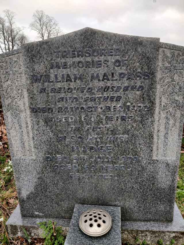 Image of headstone. Full inscription, if known, accompanying. Click for a larger view.