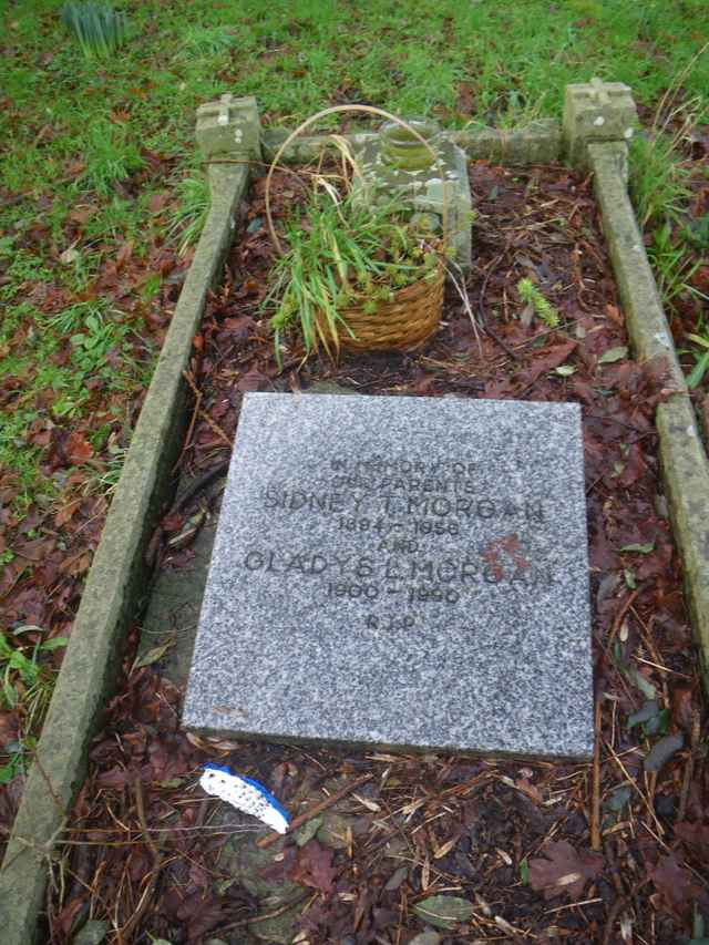 Image of headstone. Full inscription, if known, accompanying. Click for a larger view.