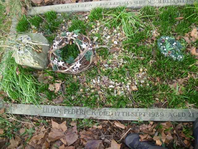 Image of headstone. Full inscription, if known, accompanying. Click for a larger view.