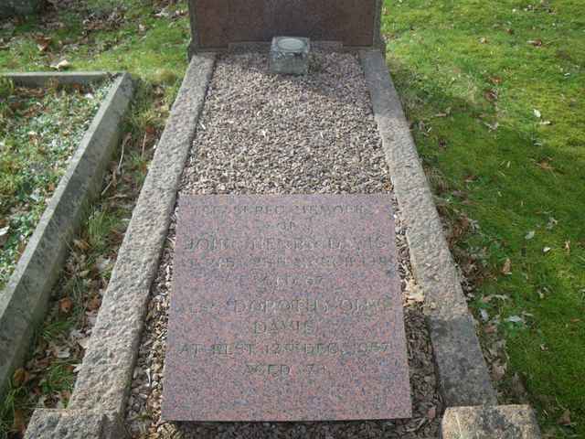 Image of headstone. Full inscription, if known, accompanying. Click for a larger view.