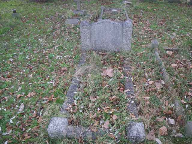 Image of headstone. Full inscription, if known, accompanying. Click for a larger view.