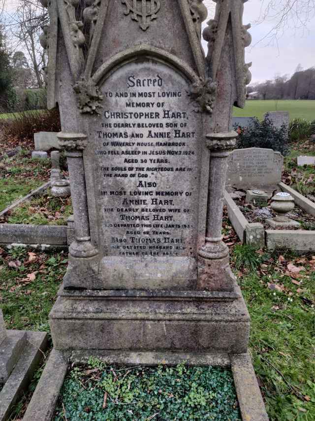 Image of headstone. Full inscription, if known, accompanying. Click for a larger view.