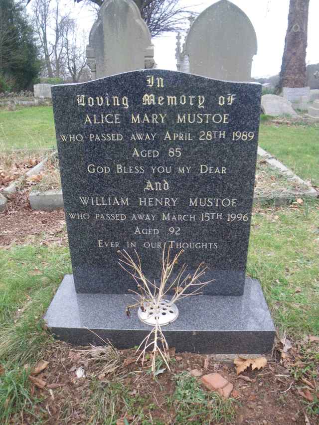 Image of headstone. Full inscription, if known, accompanying. Click for a larger view.