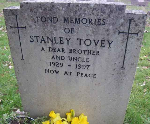 Image of headstone. Full inscription, if known, accompanying. Click for a larger view.