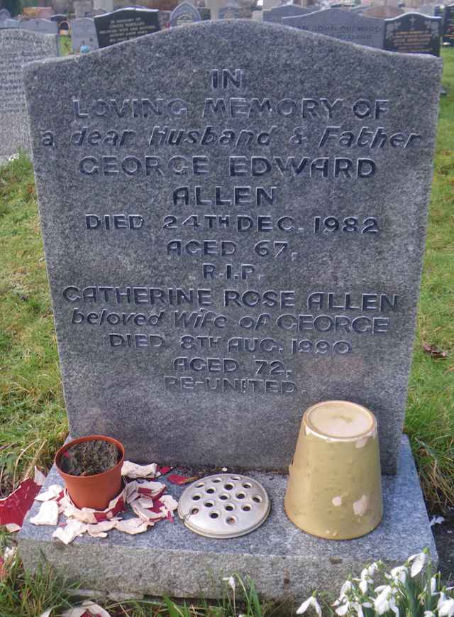Image of headstone. Full inscription, if known, accompanying. Click for a larger view.