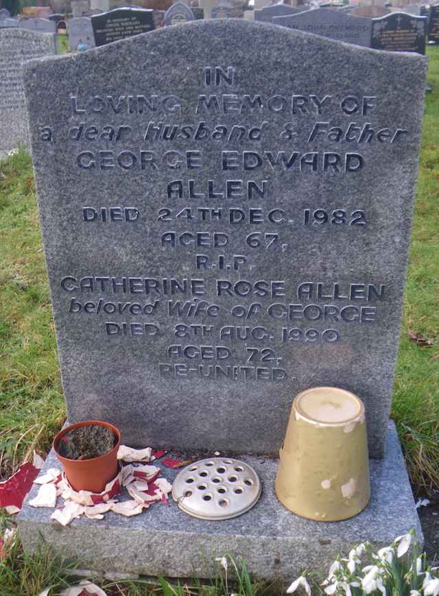 Image of headstone. Full inscription, if known, accompanying. Click for a larger view.