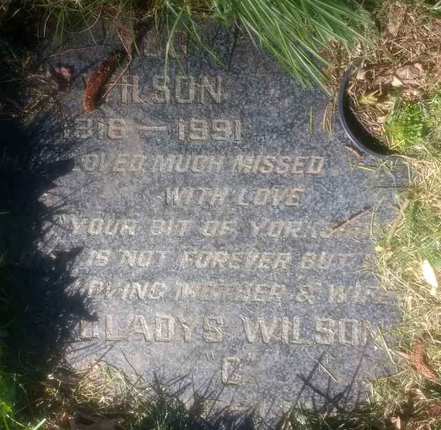 Image of headstone. Full inscription, if known, accompanying. Click for a larger view.